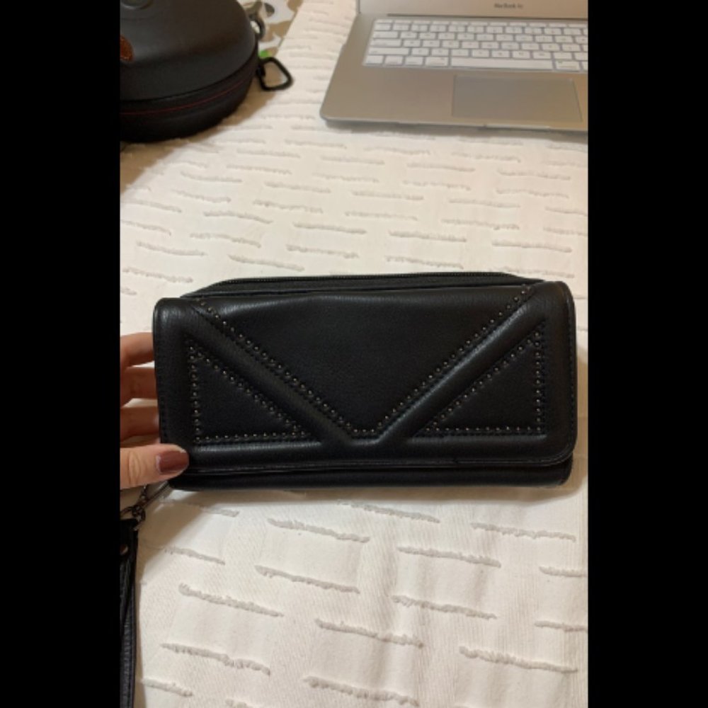 Enzo Angiolini Wristlet